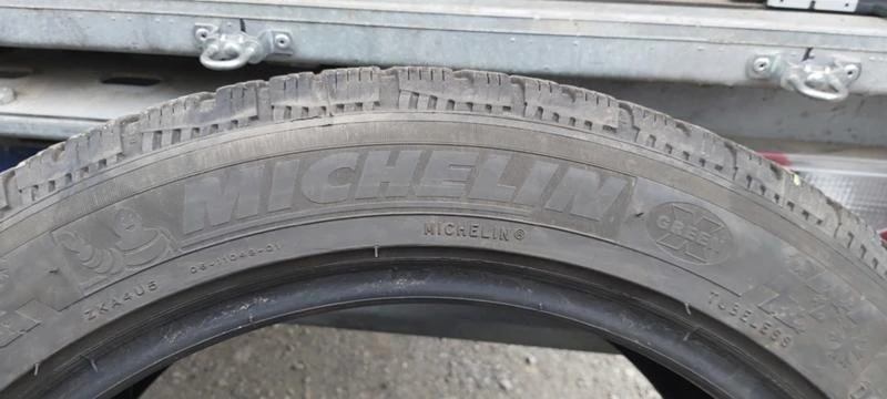 Гуми Зимни 245/45R17, снимка 4 - Гуми и джанти - 33068064