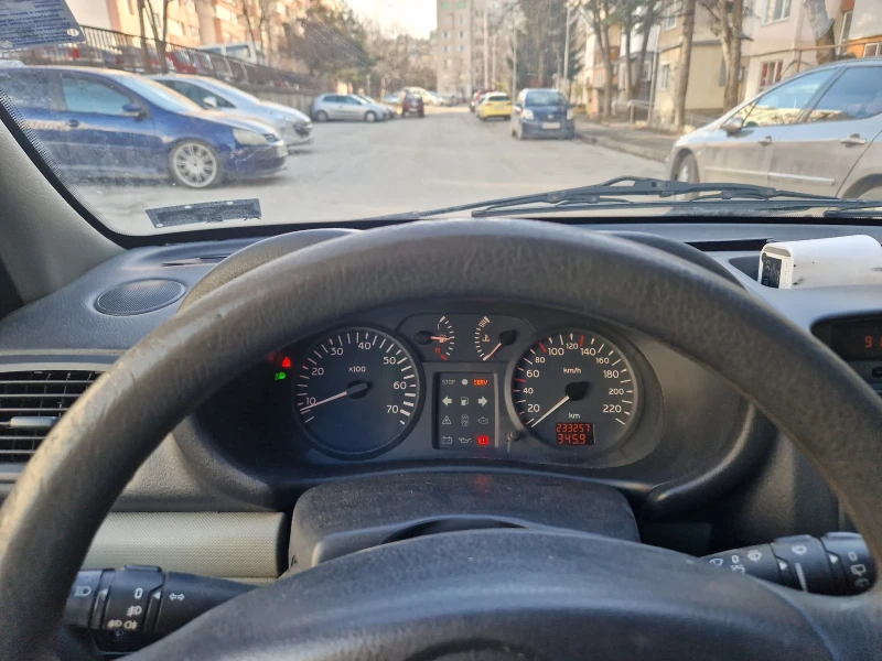 Renault Clio 1.5 , снимка 8 - Автомобили и джипове - 48219311