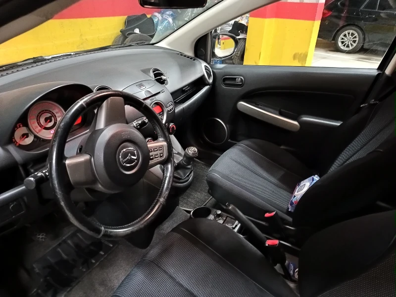 Mazda 2, снимка 3 - Автомобили и джипове - 53055525
