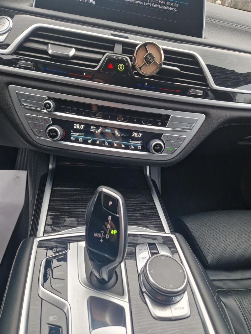 BMW 745 LE PLUG-IN HYBRID, снимка 11 - Автомобили и джипове - 53275262