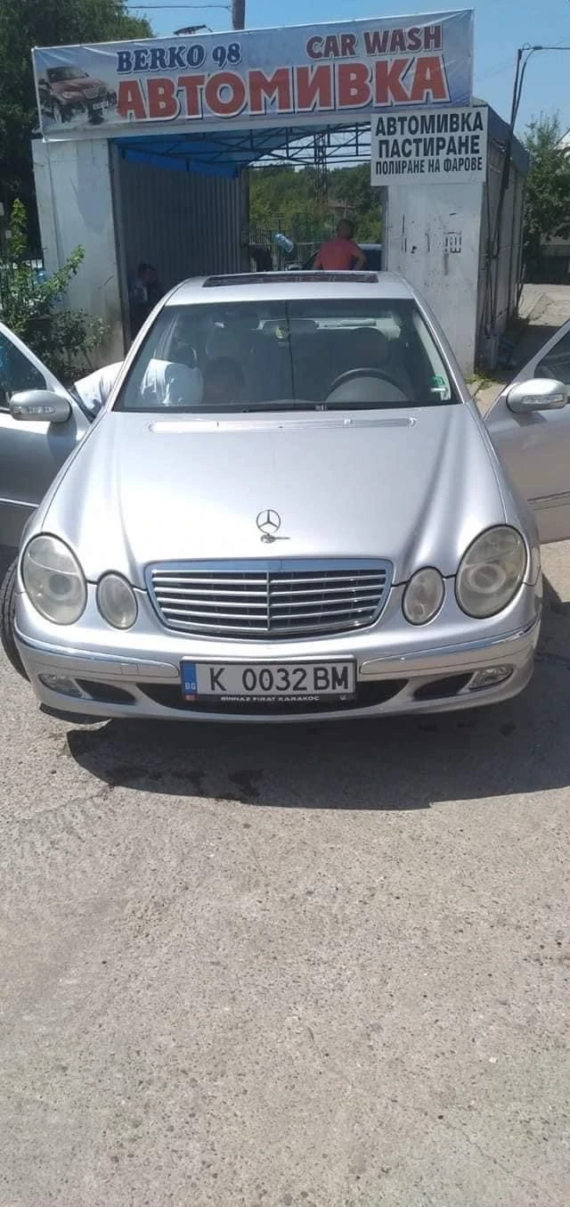 Mercedes-Benz E 220, снимка 1 - Автомобили и джипове - 48042352