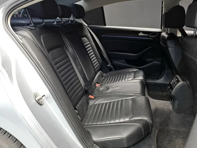 VW Passat 2.0 TDI, снимка 11 - Автомобили и джипове - 54299765