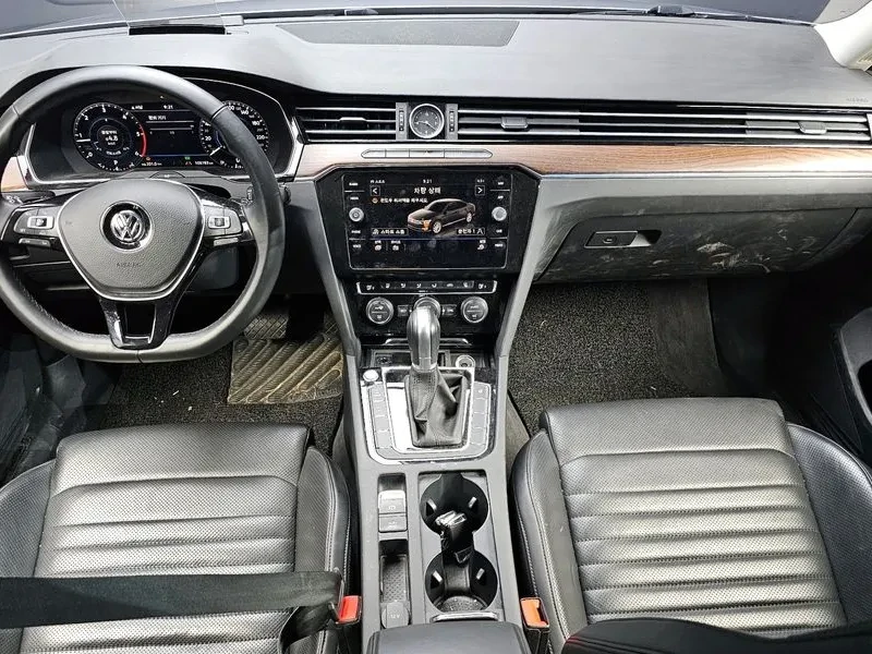 VW Passat 2.0 TDI, снимка 7 - Автомобили и джипове - 54299765