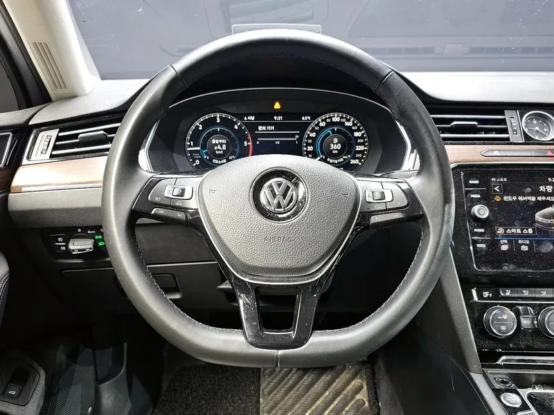 VW Passat 2.0 TDI, снимка 12 - Автомобили и джипове - 54299765