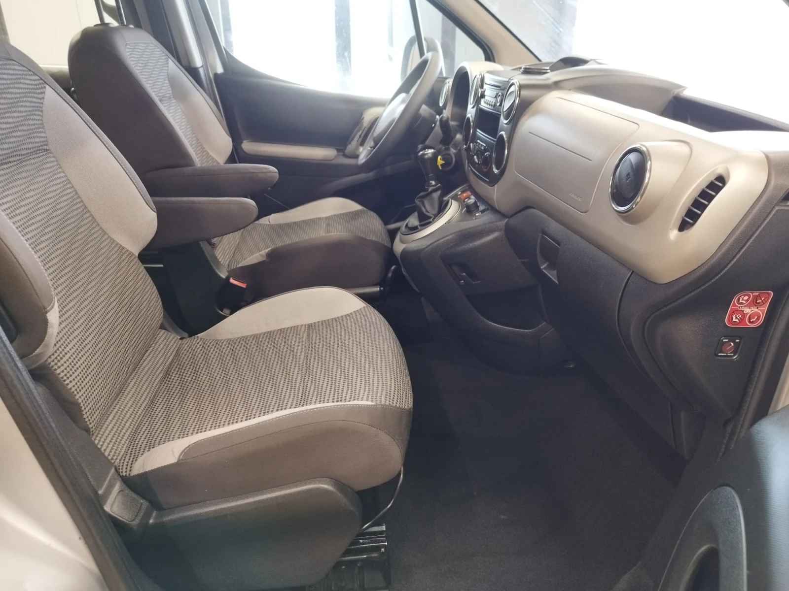Peugeot Partner 1.6 HDI 90кс - изображение 9
