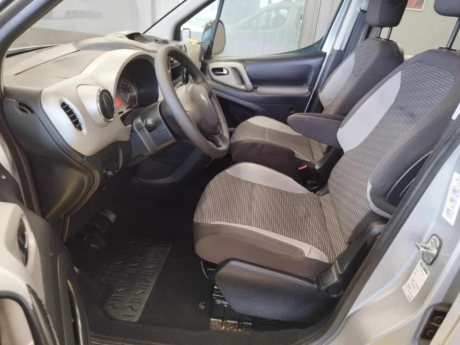Peugeot Partner 1.6 HDI 90кс - изображение 8