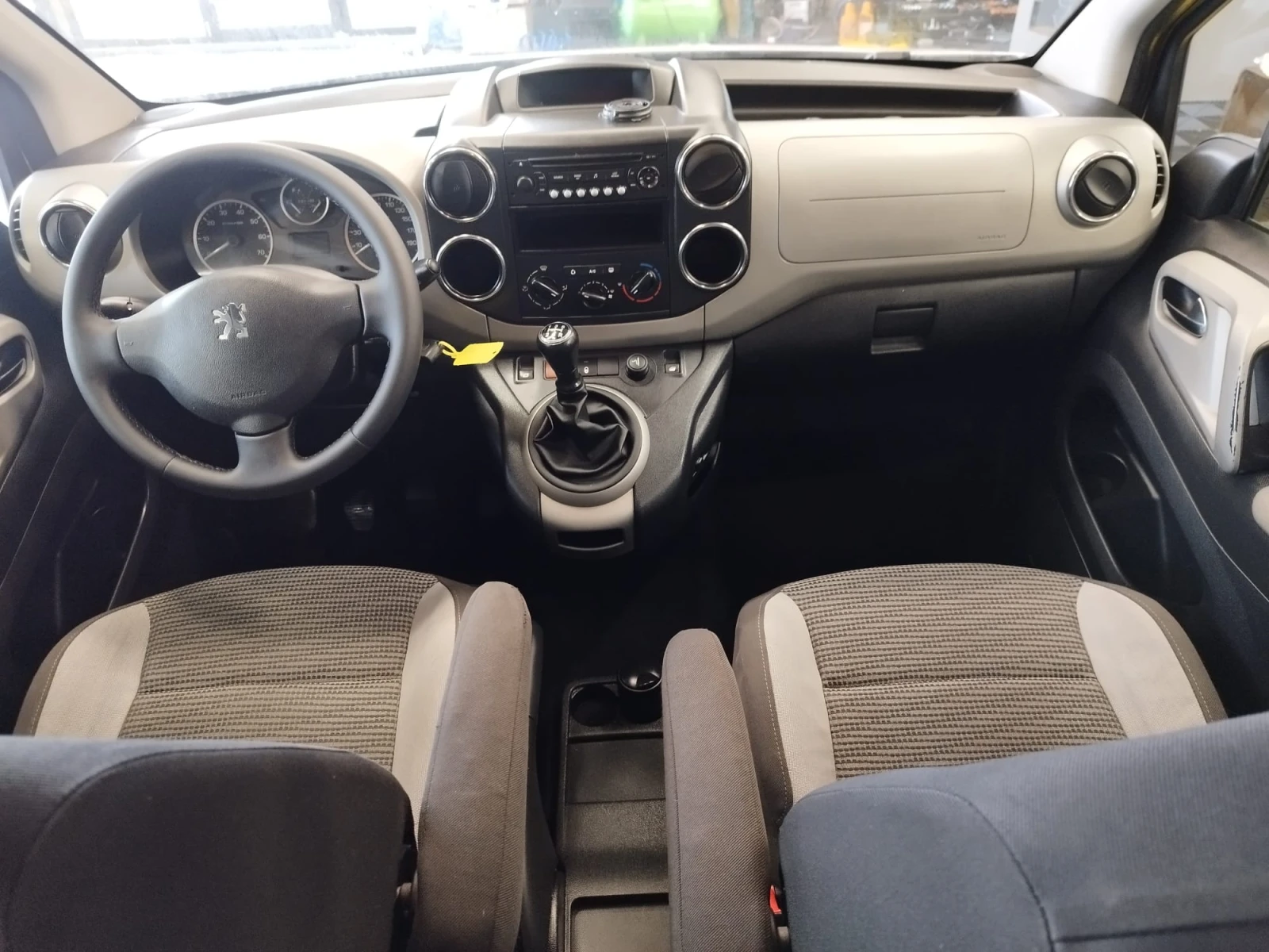 Peugeot Partner 1.6 HDI 90кс - изображение 7