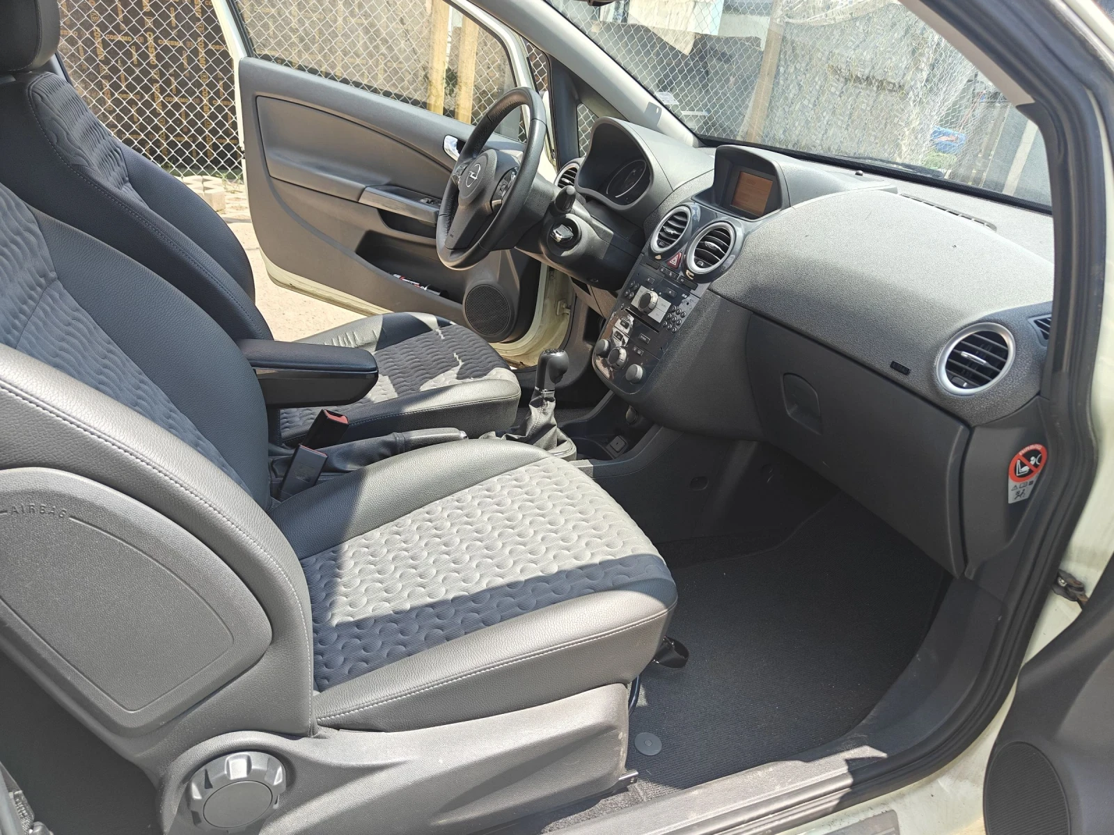 Opel Corsa 1.3 Facelift EcoFlex, снимка 8 - Автомобили и джипове - 54585696