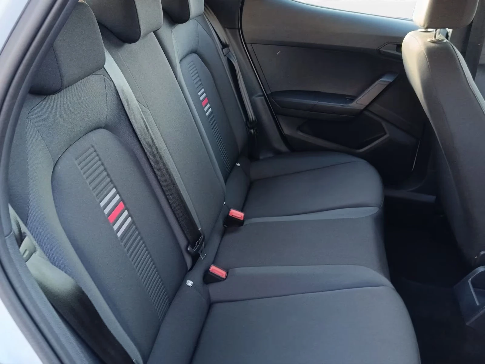 Seat Ibiza 1.0TSI/110HP/FR/FAST-LANE/BEATS/CAM/NAVI/LED/873g, снимка 14 - Автомобили и джипове - 53707072