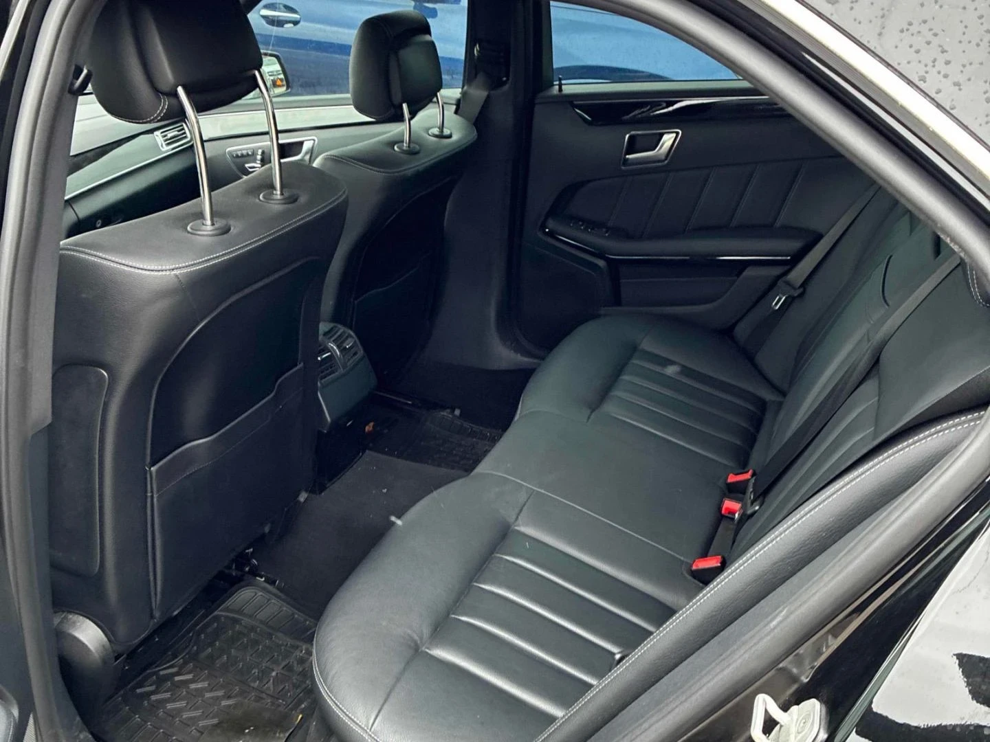 Mercedes-Benz E 400 AMG-pkg* 360View* Harman/Kardon* Keyless* Пано* По, снимка 11 - Автомобили и джипове - 53813176