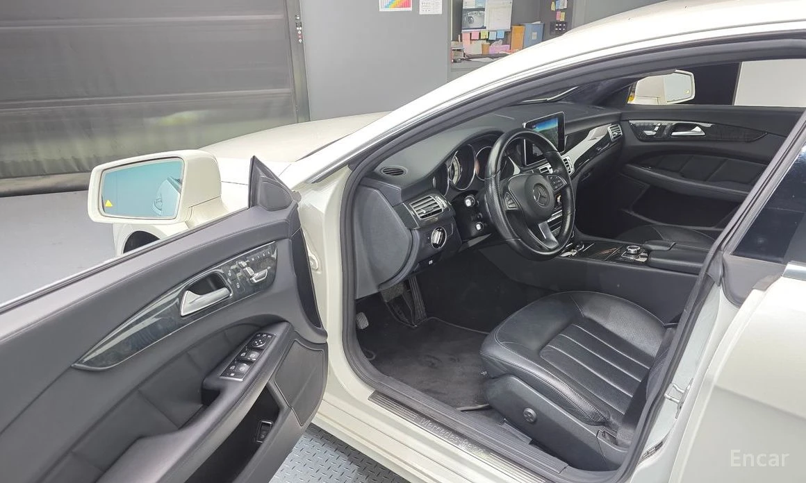 Mercedes-Benz CLS 350 4MATIC* AMG* ПОДГРЕВ* ОБДУХВАНЕ* МЪРТВА ТОЧКА, снимка 7 - Автомобили и джипове - 53976268