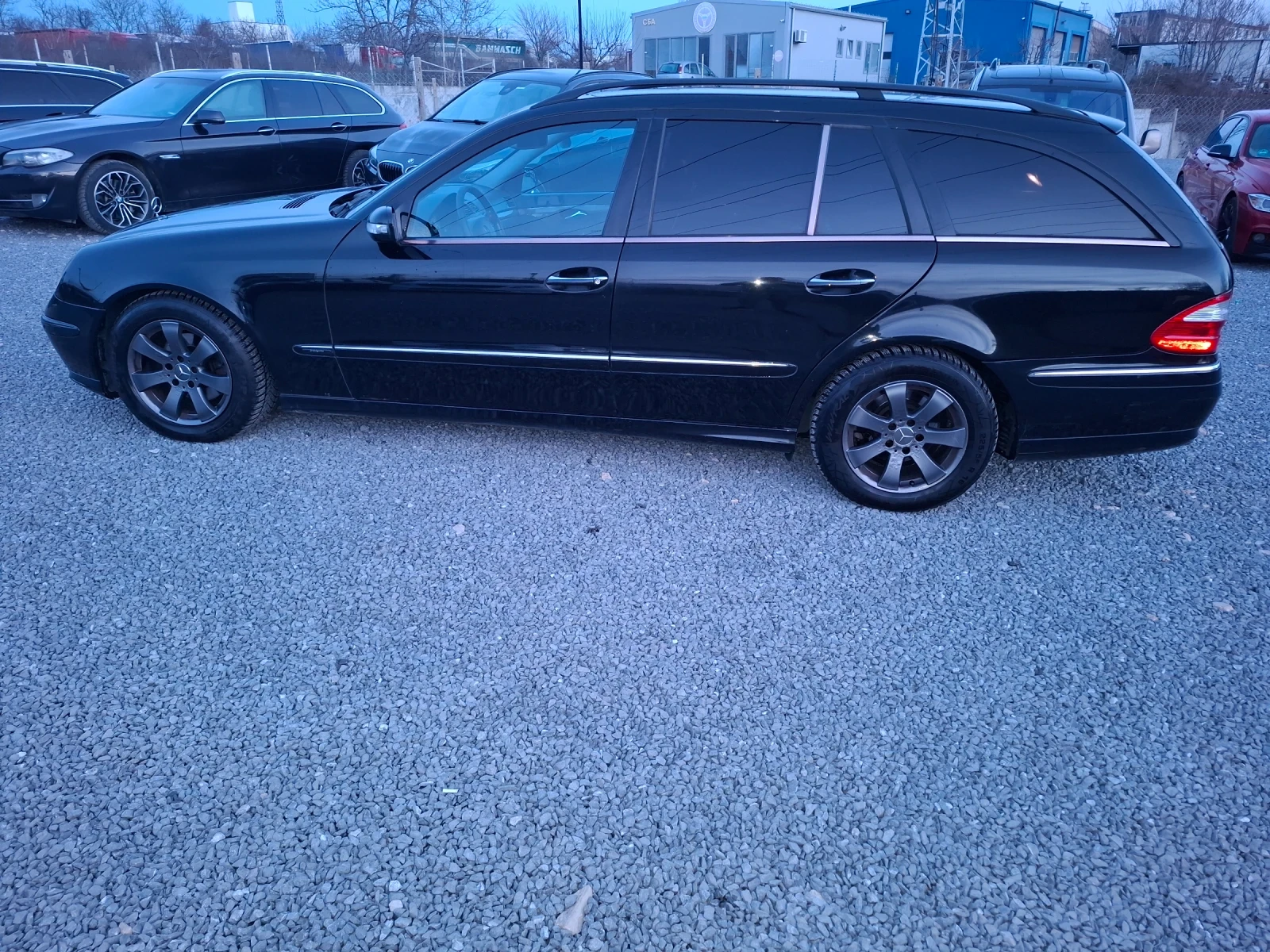 Mercedes-Benz E 200, снимка 3 - Автомобили и джипове - 54073440