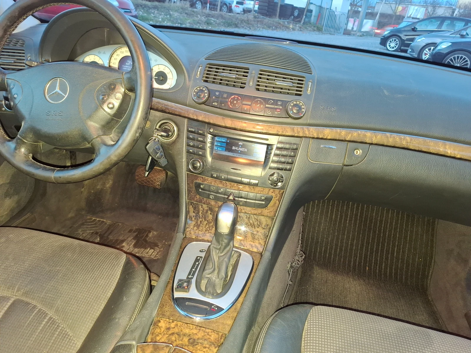 Mercedes-Benz E 200, снимка 11 - Автомобили и джипове - 54073440