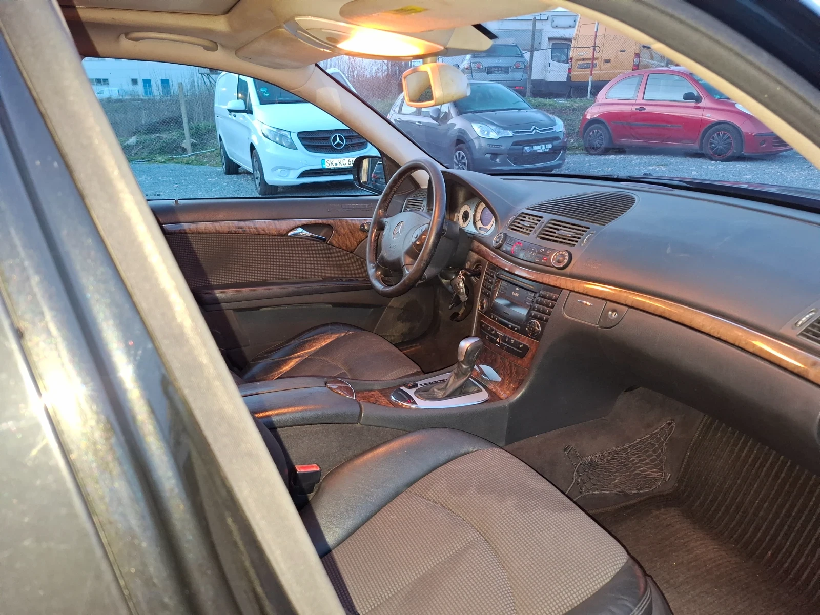 Mercedes-Benz E 200, снимка 12 - Автомобили и джипове - 54073440