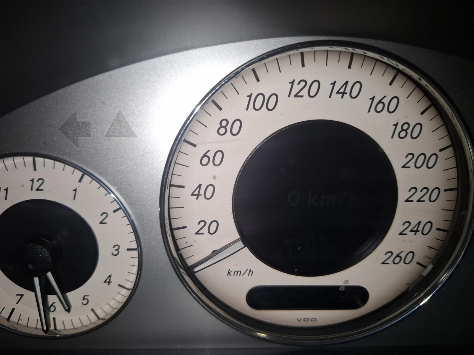 Mercedes-Benz E 200, снимка 9 - Автомобили и джипове - 54073440