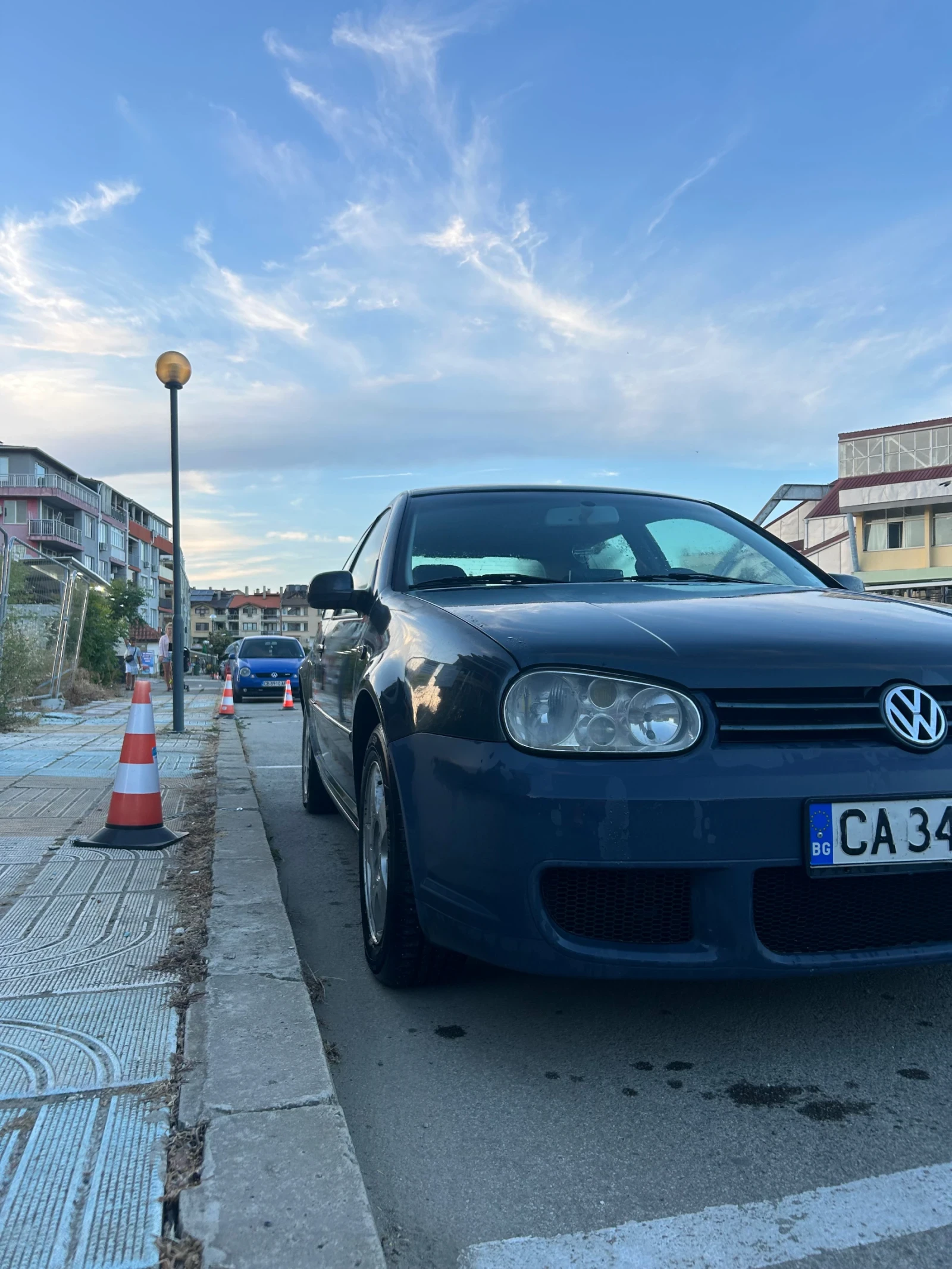 VW Golf Golf 4 1.6 sr КЛИМАТРОНИК, снимка 4 - Автомобили и джипове - 55431523