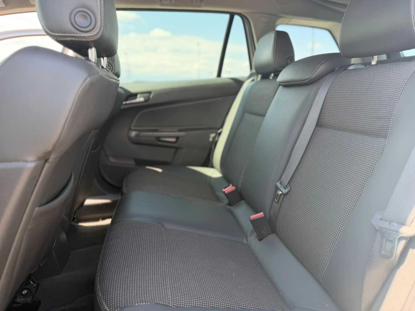 Opel Astra / 1.7D / STATION WAGON / КОЖА /, снимка 9 - Автомобили и джипове - 55662653