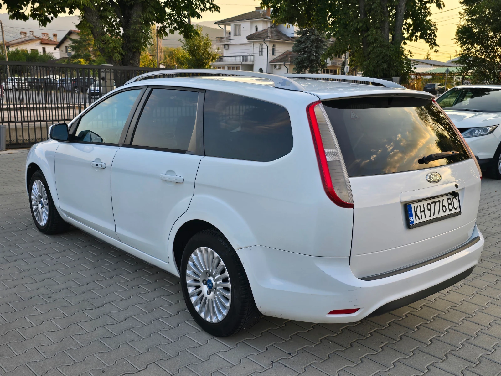 Ford Focus 1.6 Бензин-Газ, Titanium!, снимка 4 - Автомобили и джипове - 55851802