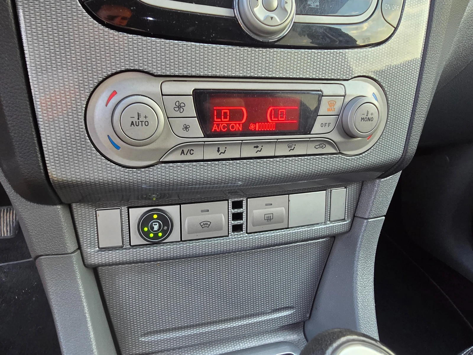 Ford Focus 1.6 Бензин-Газ, Titanium!, снимка 13 - Автомобили и джипове - 55851802