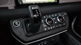 Land Rover Defender D240* 360* BLIND SPOT* ПОДГРЕВ ВОЛАН* ЛЮК* КРАЙНА , снимка 9
