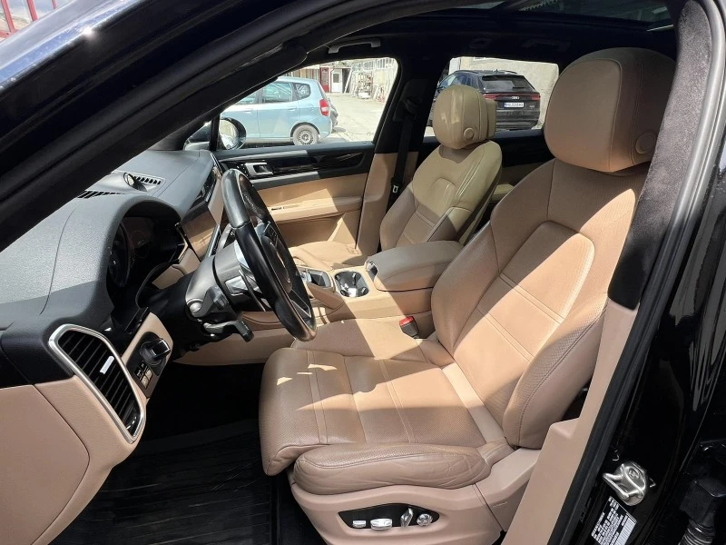 Porsche Cayenne 3.0 AWD, снимка 9 - Автомобили и джипове - 47574468