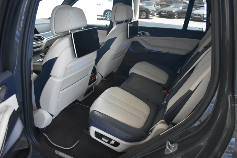 BMW X7 M50i, снимка 8 - Автомобили и джипове - 50656725