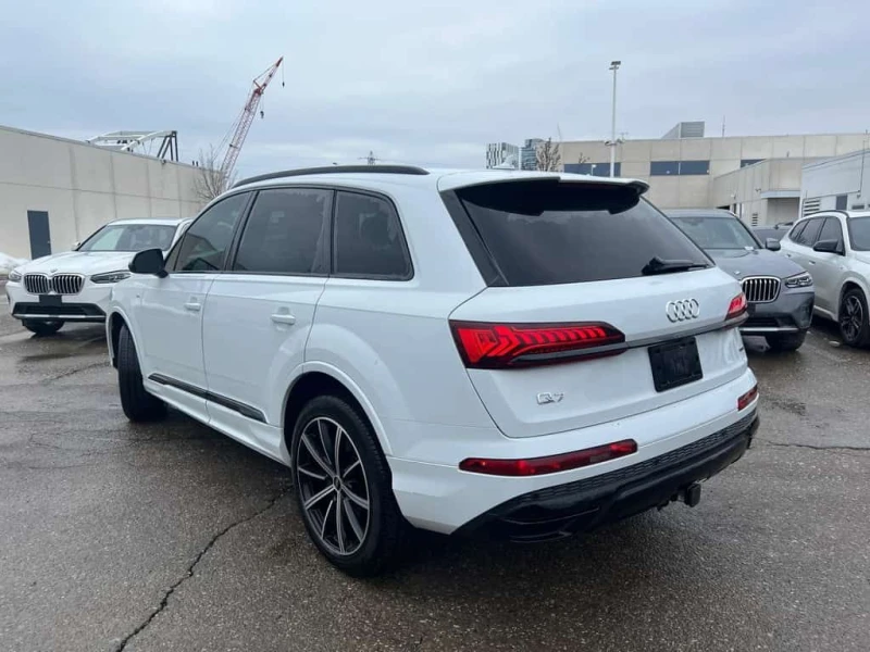 Audi Q7 * Komfort | Pano Roof | 7 Passenger | CarPlay | * , снимка 4 - Автомобили и джипове - 53573783