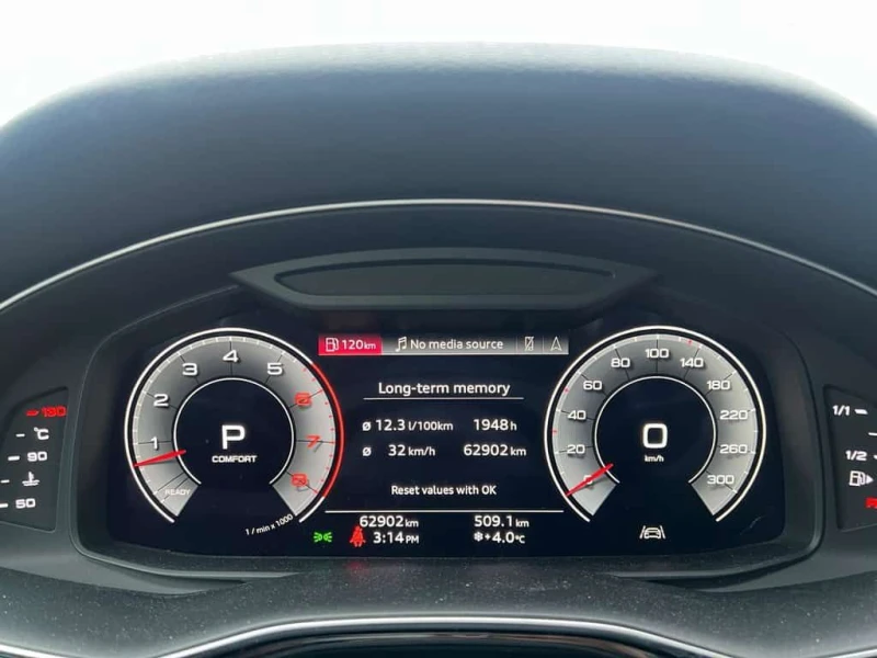 Audi Q7 * Komfort | Pano Roof | 7 Passenger | CarPlay | * , снимка 12 - Автомобили и джипове - 53573783