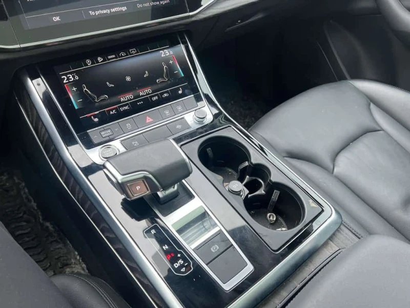 Audi Q7 * Komfort | Pano Roof | 7 Passenger | CarPlay | * , снимка 13 - Автомобили и джипове - 53573783