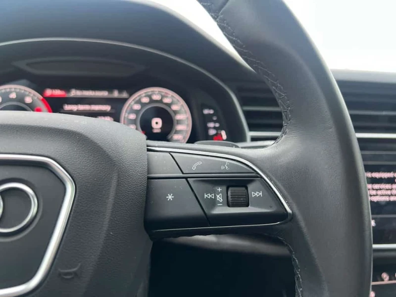 Audi Q7 * Komfort | Pano Roof | 7 Passenger | CarPlay | * , снимка 11 - Автомобили и джипове - 53573783