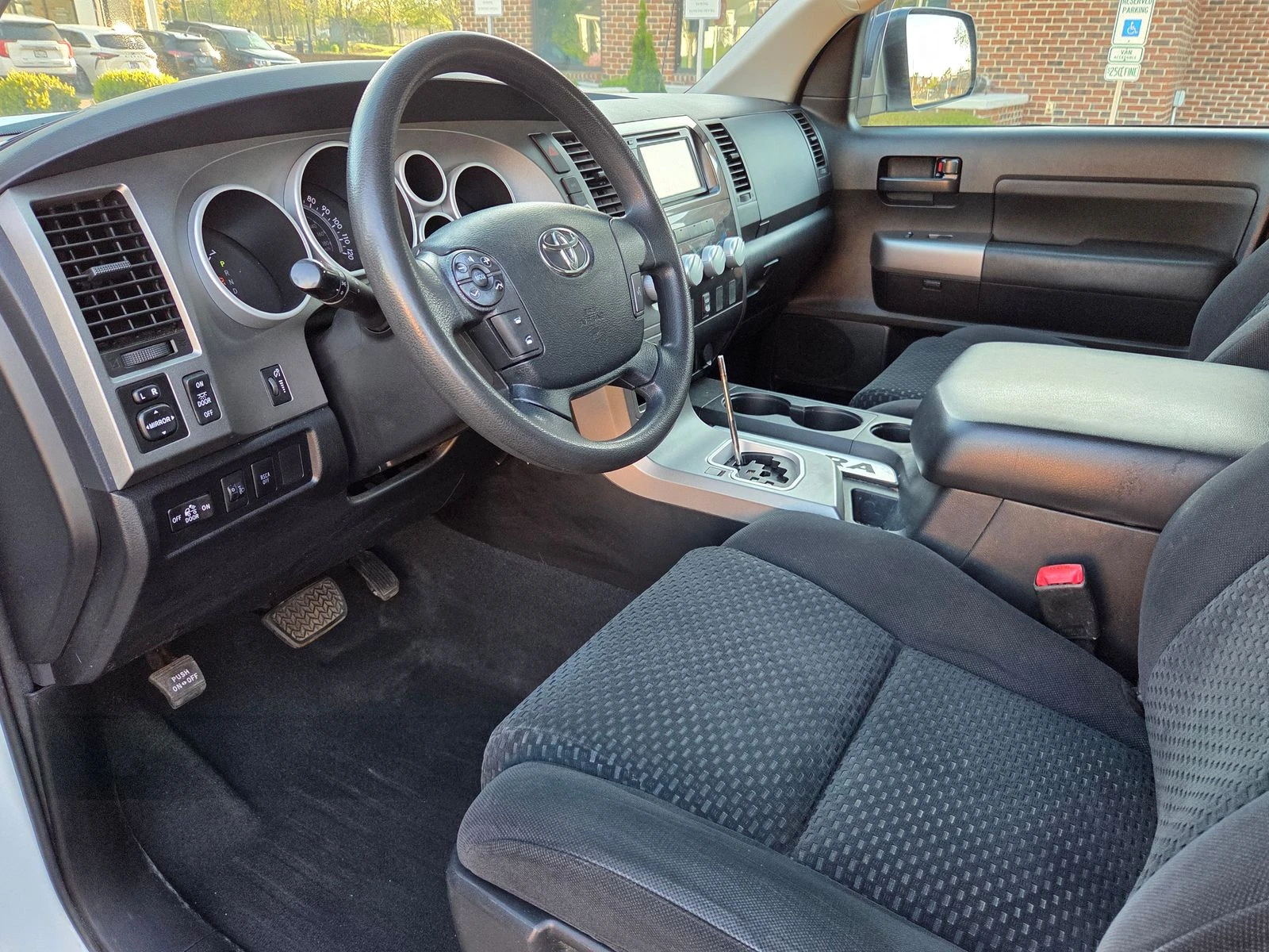 Toyota Tundra SR5* 5.7 V8* перфектен за газ* от шоурум - изображение 10