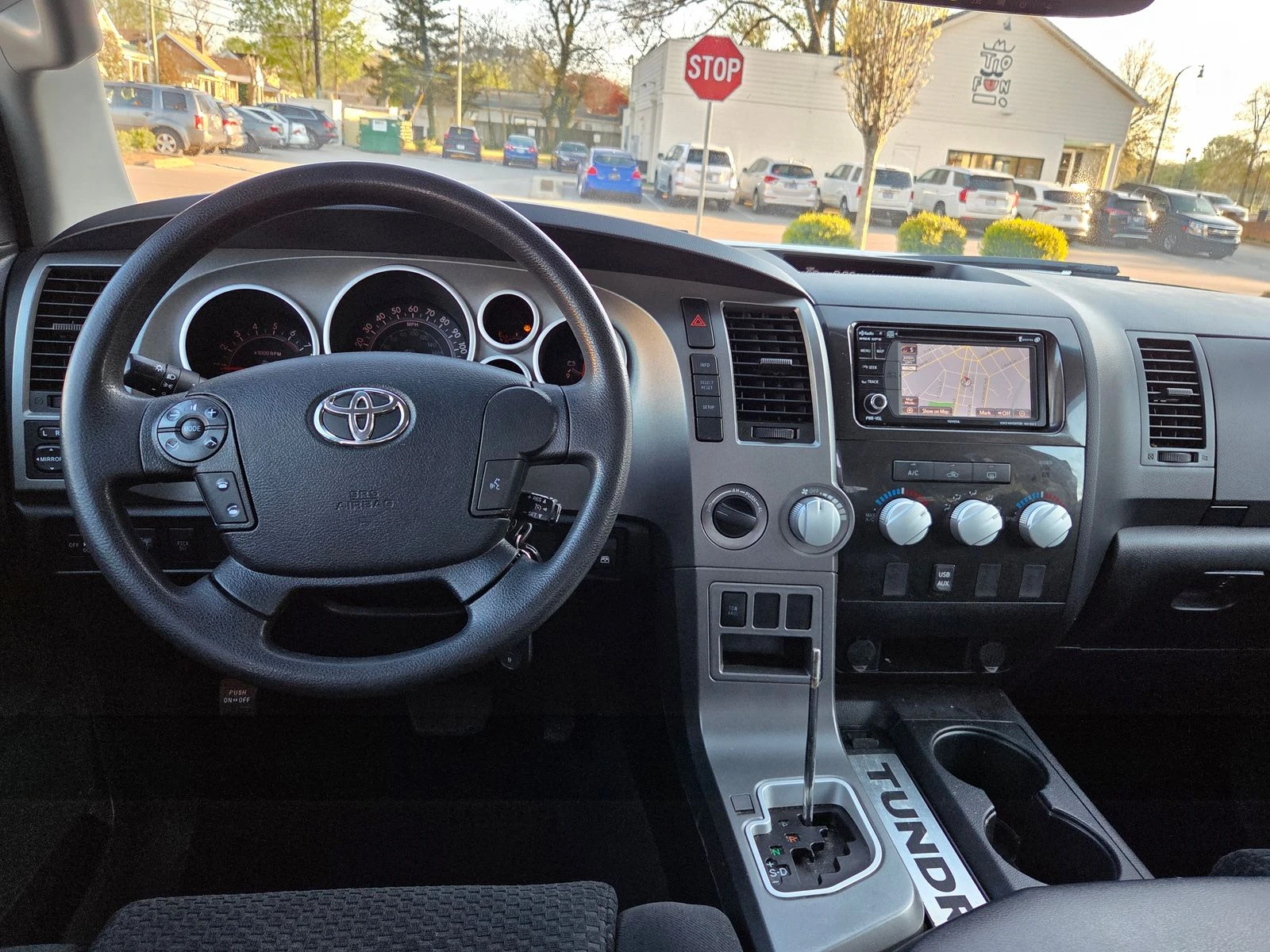 Toyota Tundra SR5* 5.7 V8* перфектен за газ* от шоурум - изображение 9