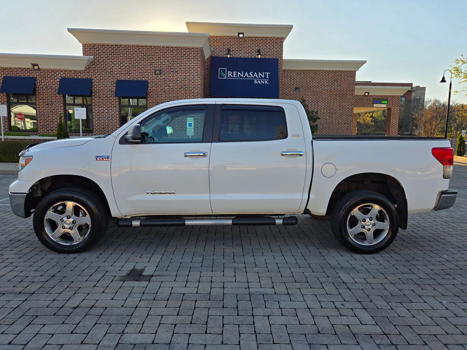 Toyota Tundra SR5* 5.7 V8* перфектен за газ* от шоурум - изображение 7