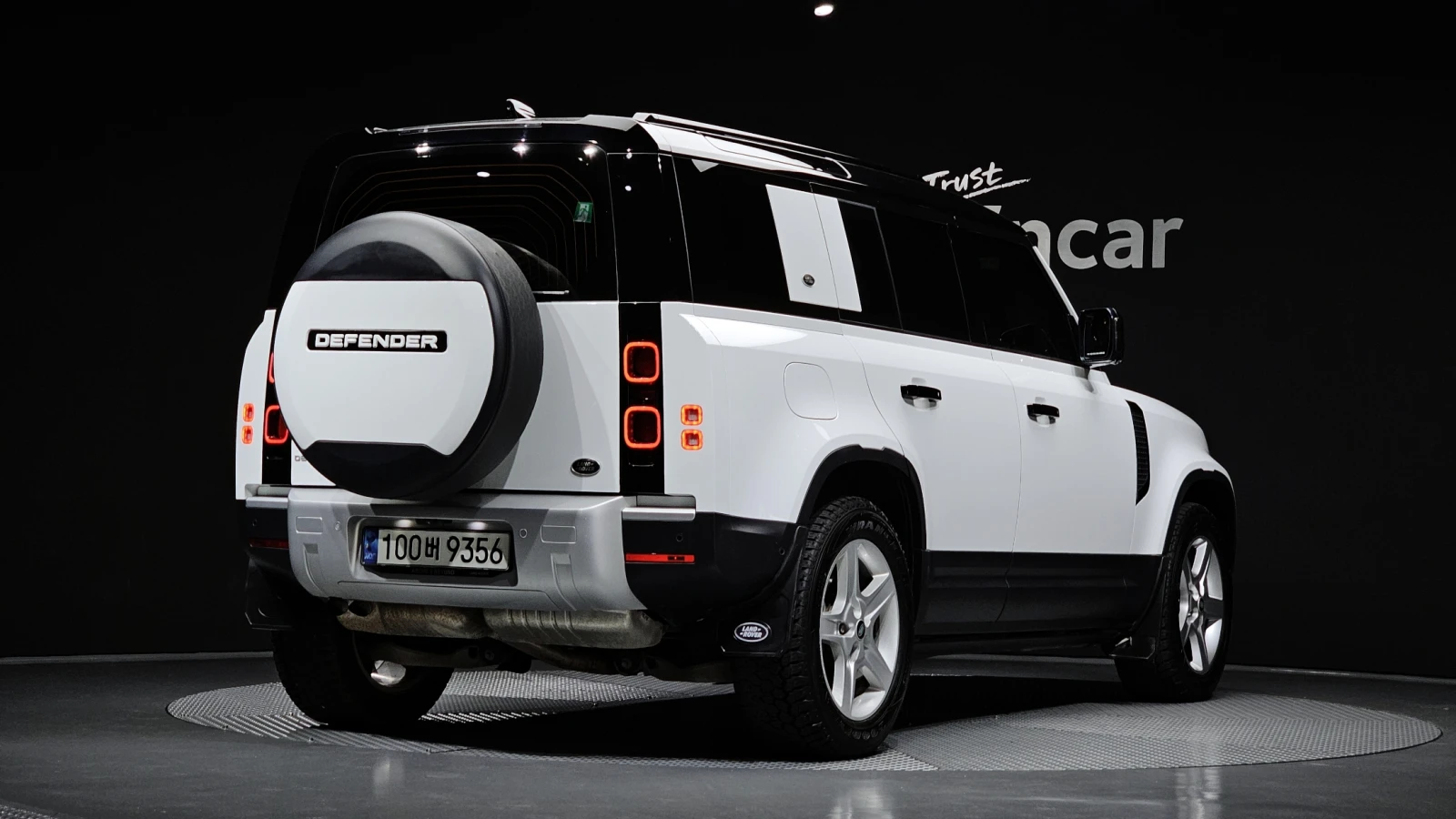 Land Rover Defender D240* 360* BLIND SPOT* ПОДГРЕВ ВОЛАН* ЛЮК* КРАЙНА , снимка 2 - Автомобили и джипове - 55383904