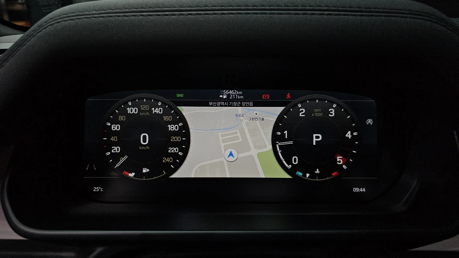 Land Rover Defender D240* 360* BLIND SPOT* ПОДГРЕВ ВОЛАН* ЛЮК* КРАЙНА , снимка 8 - Автомобили и джипове - 55383904