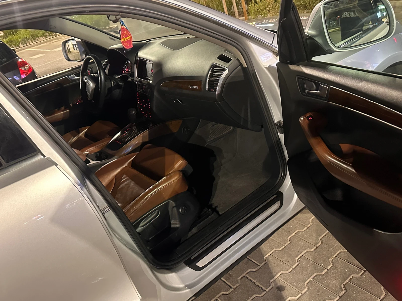 Audi Q5 2.0T, снимка 6 - Автомобили и джипове - 55631226
