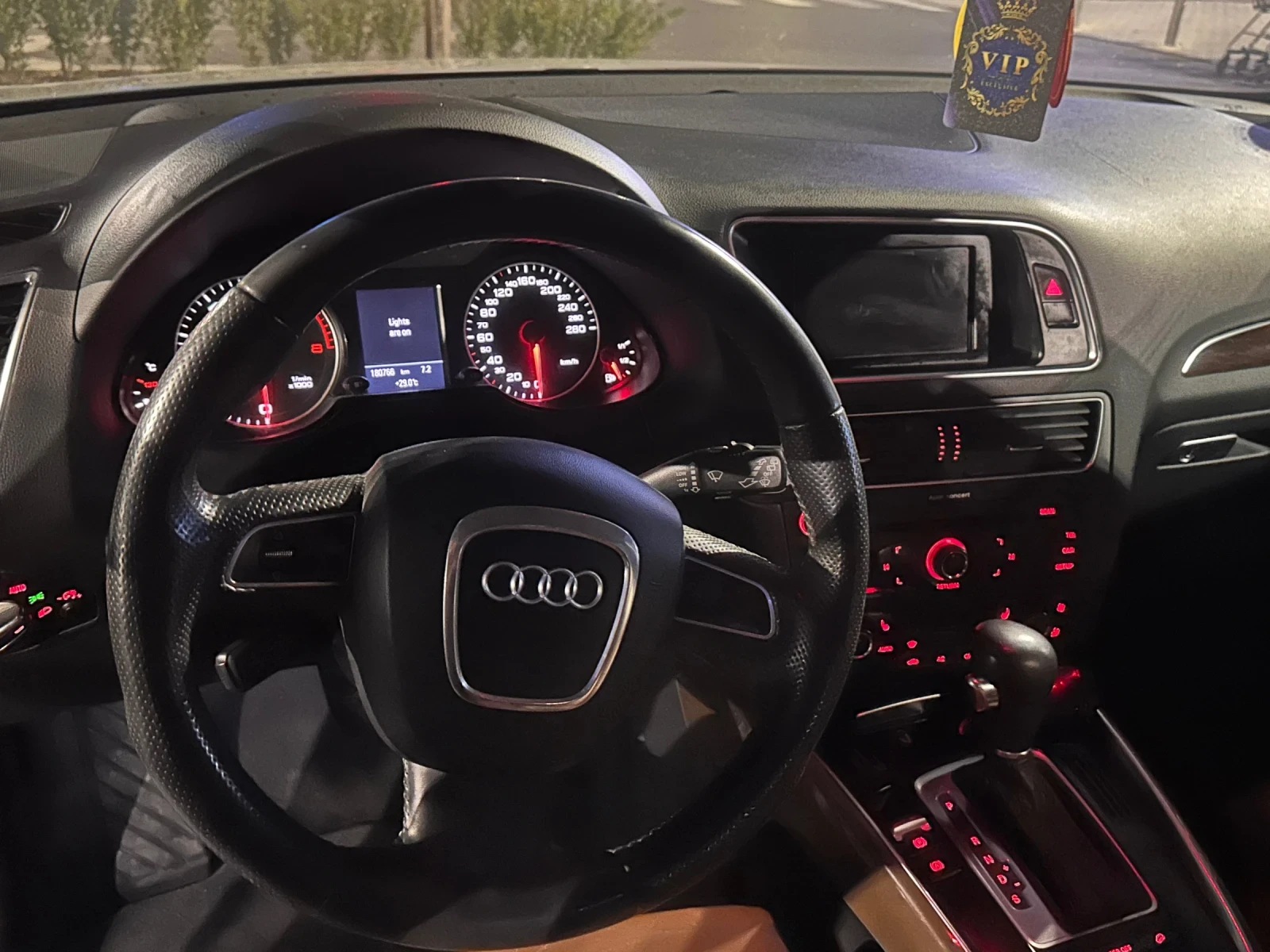 Audi Q5 2.0T, снимка 9 - Автомобили и джипове - 55631226
