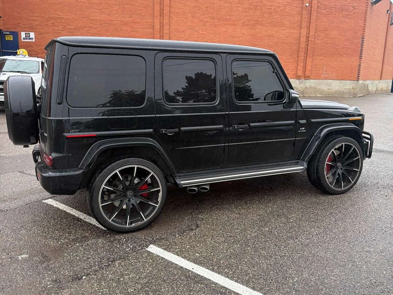 Mercedes-Benz G 63 AMG / 360 / Distronic / Burmester / Carfax, снимка 3 - Автомобили и джипове - 56253128