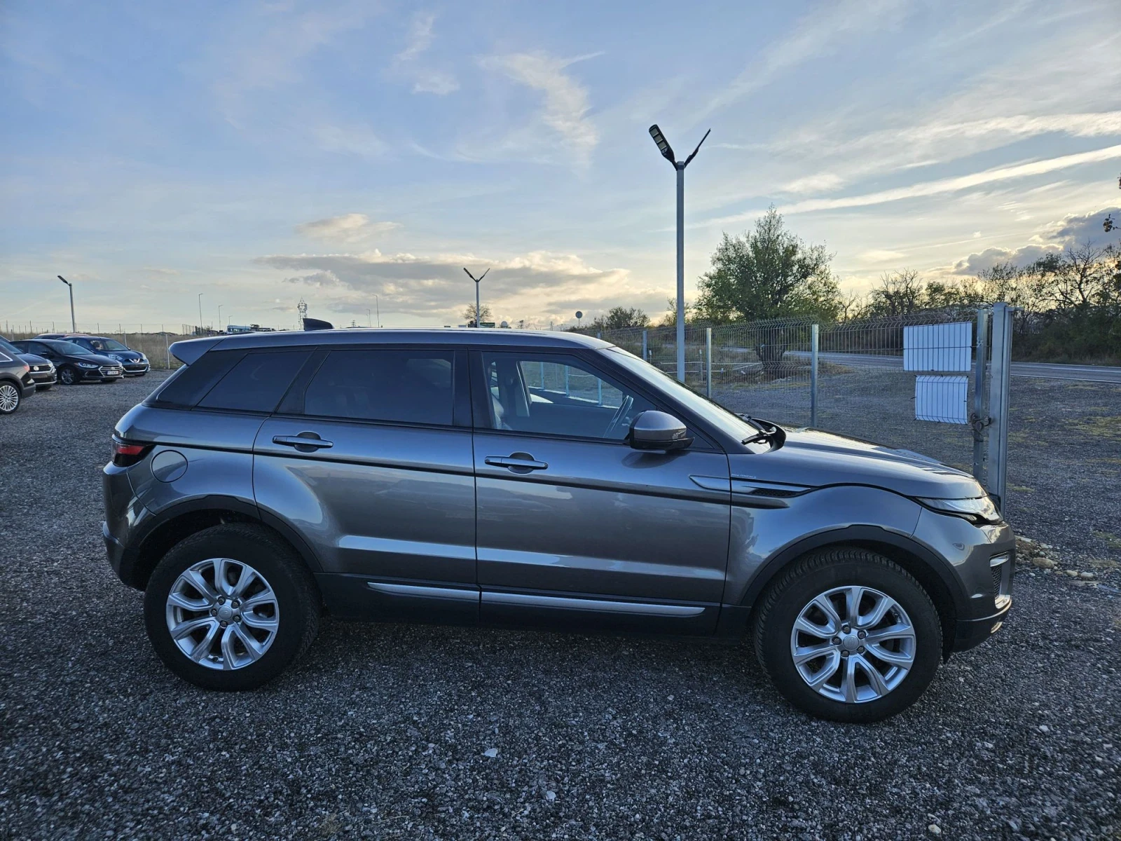 Land Rover Range Rover Evoque 2.0D facelift 4x4 Euro6, снимка 6 - Автомобили и джипове - 56727931