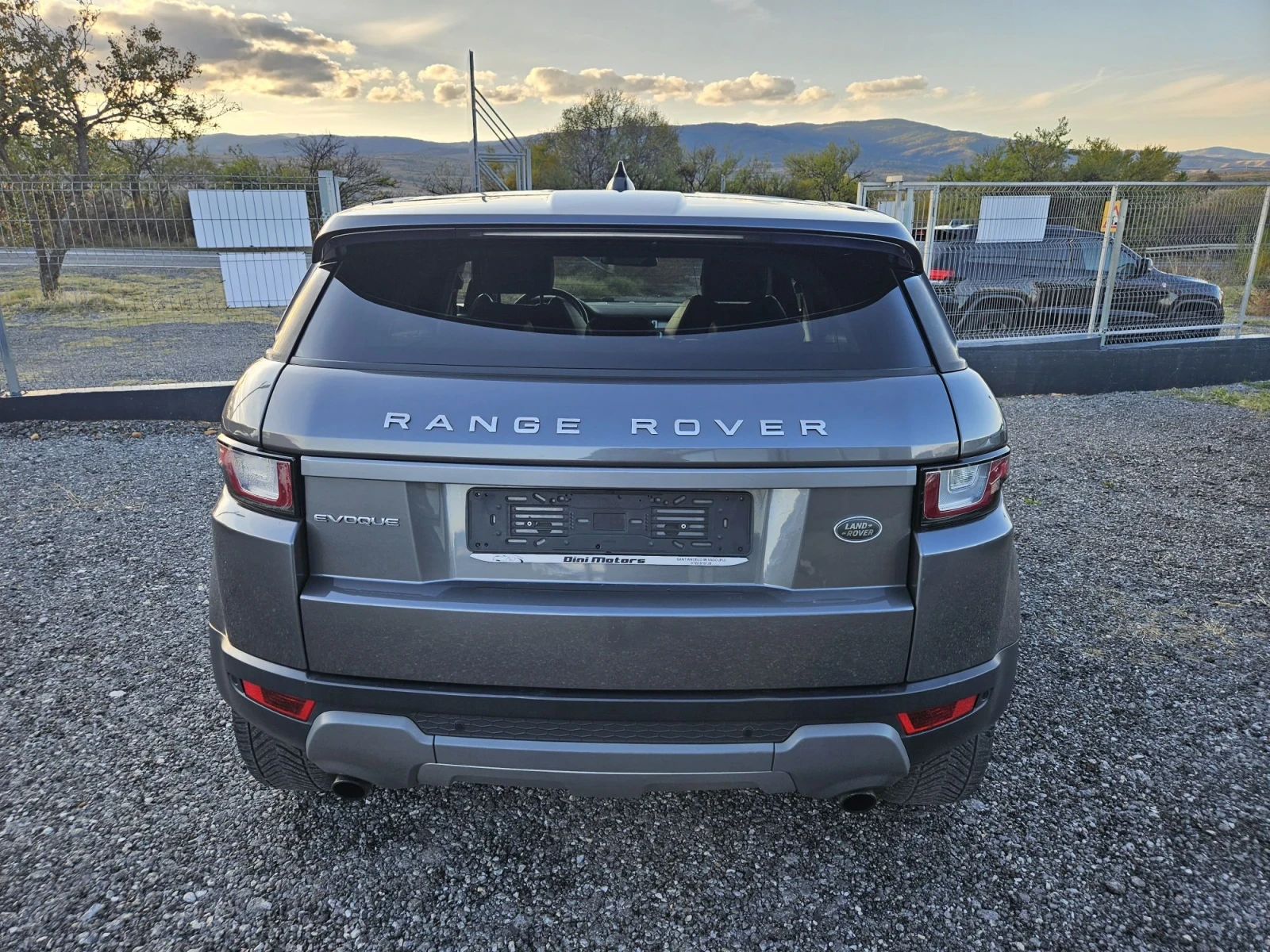 Land Rover Range Rover Evoque 2.0D facelift 4x4 Euro6, снимка 4 - Автомобили и джипове - 56727931