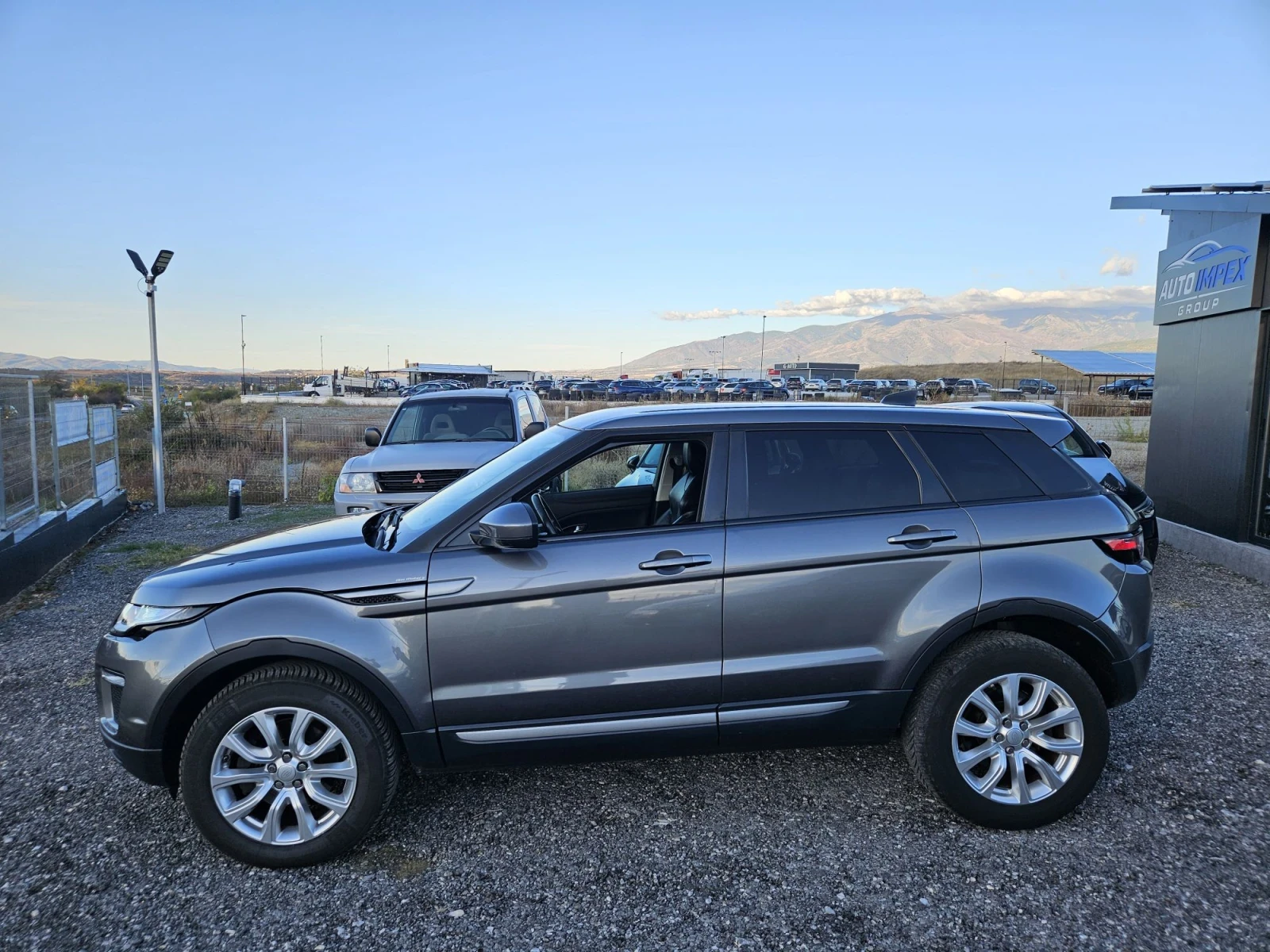 Land Rover Range Rover Evoque 2.0D facelift 4x4 Euro6, снимка 2 - Автомобили и джипове - 56727931