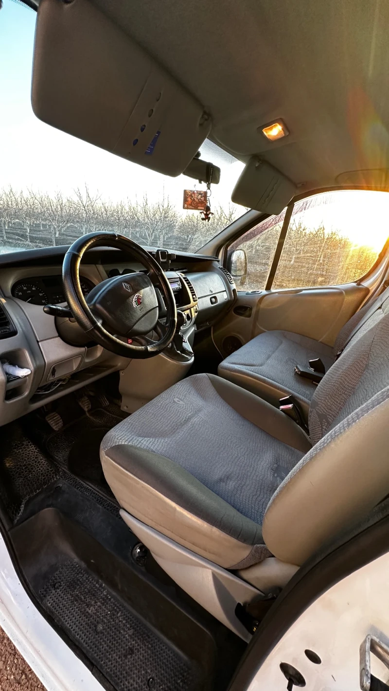 Renault Trafic 2.5, снимка 9 - Бусове и автобуси - 48926147