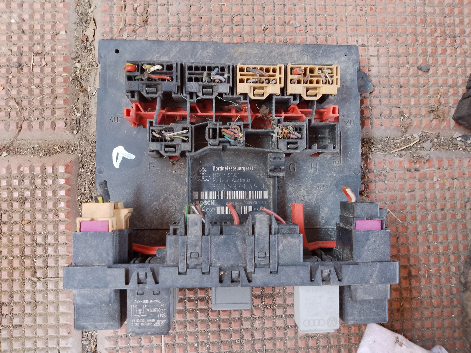 3C0937049J       | Mobile.bg   1