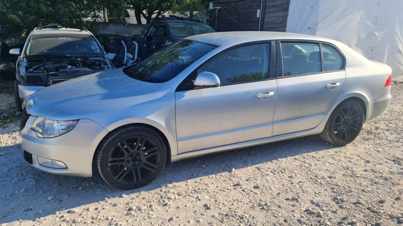 Skoda Superb, снимка 8 - Автомобили и джипове - 42228953