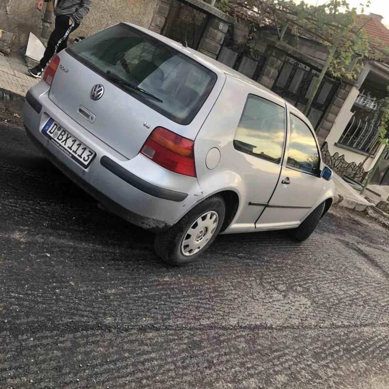 VW Golf, снимка 3 - Автомобили и джипове - 47643338