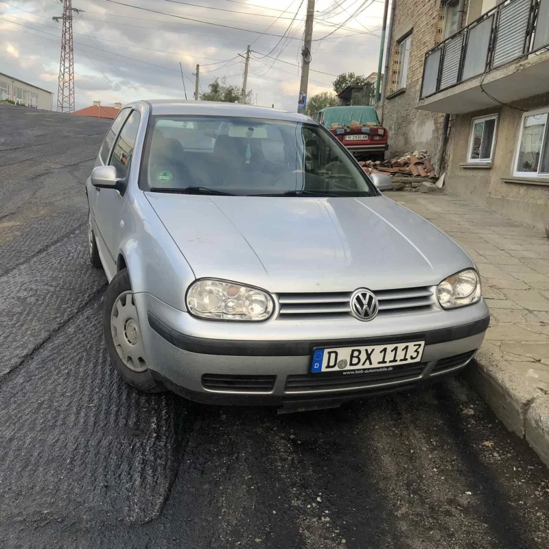 VW Golf, снимка 1 - Автомобили и джипове - 47643338