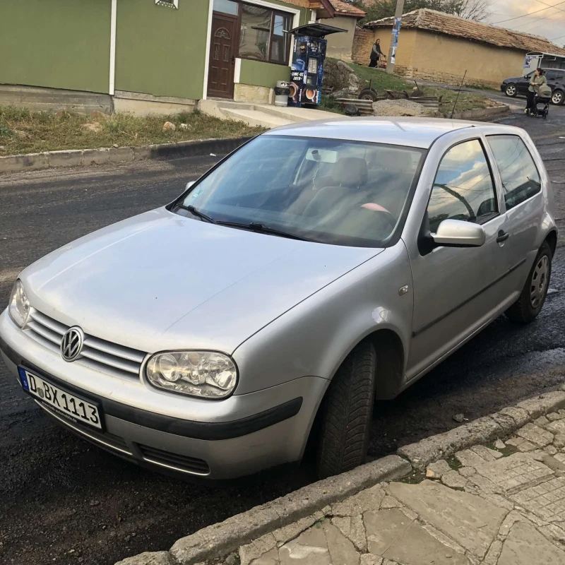 VW Golf, снимка 2 - Автомобили и джипове - 47643338