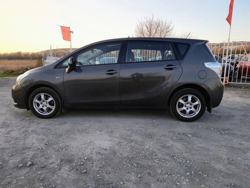 Toyota Verso 1.8-147 КС 6ск .бензин панорама!!!!!, снимка 9 - Автомобили и джипове - 49011433