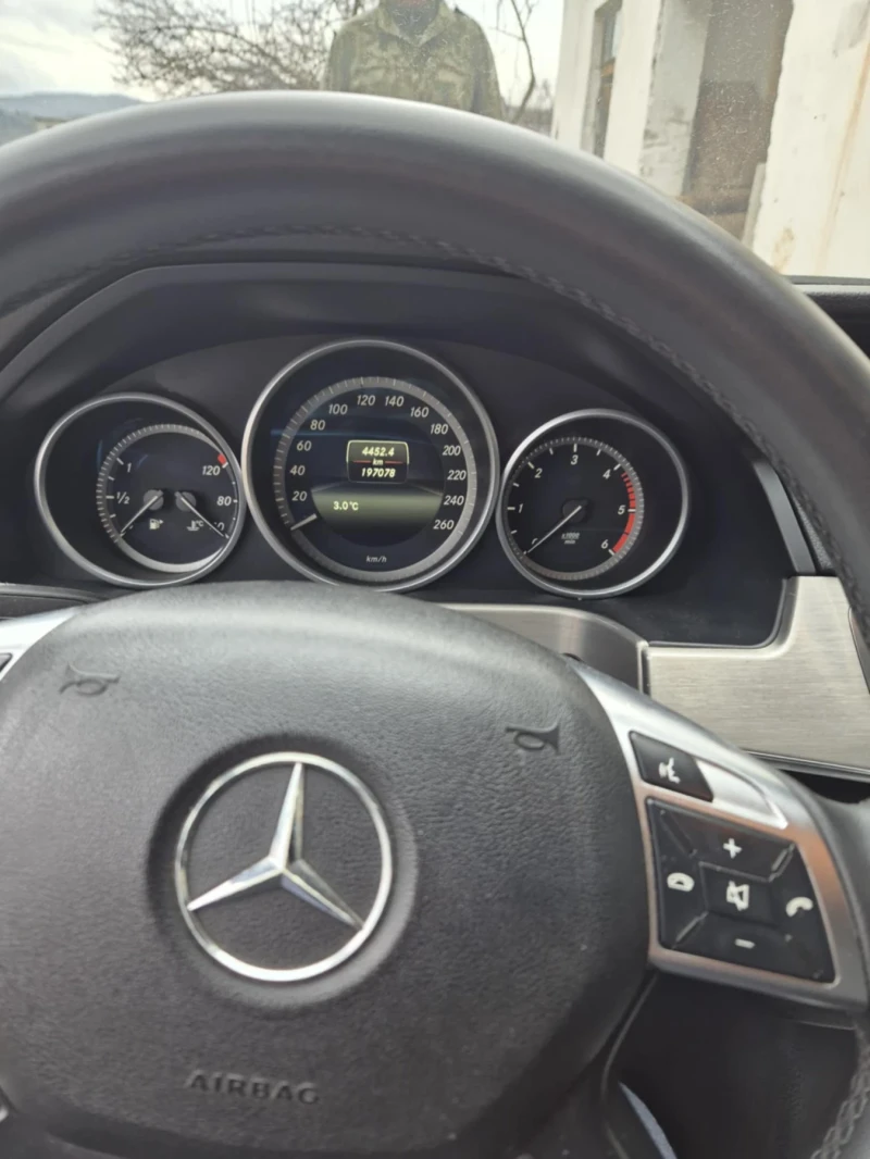 Mercedes-Benz E 200, снимка 13 - Автомобили и джипове - 49105172