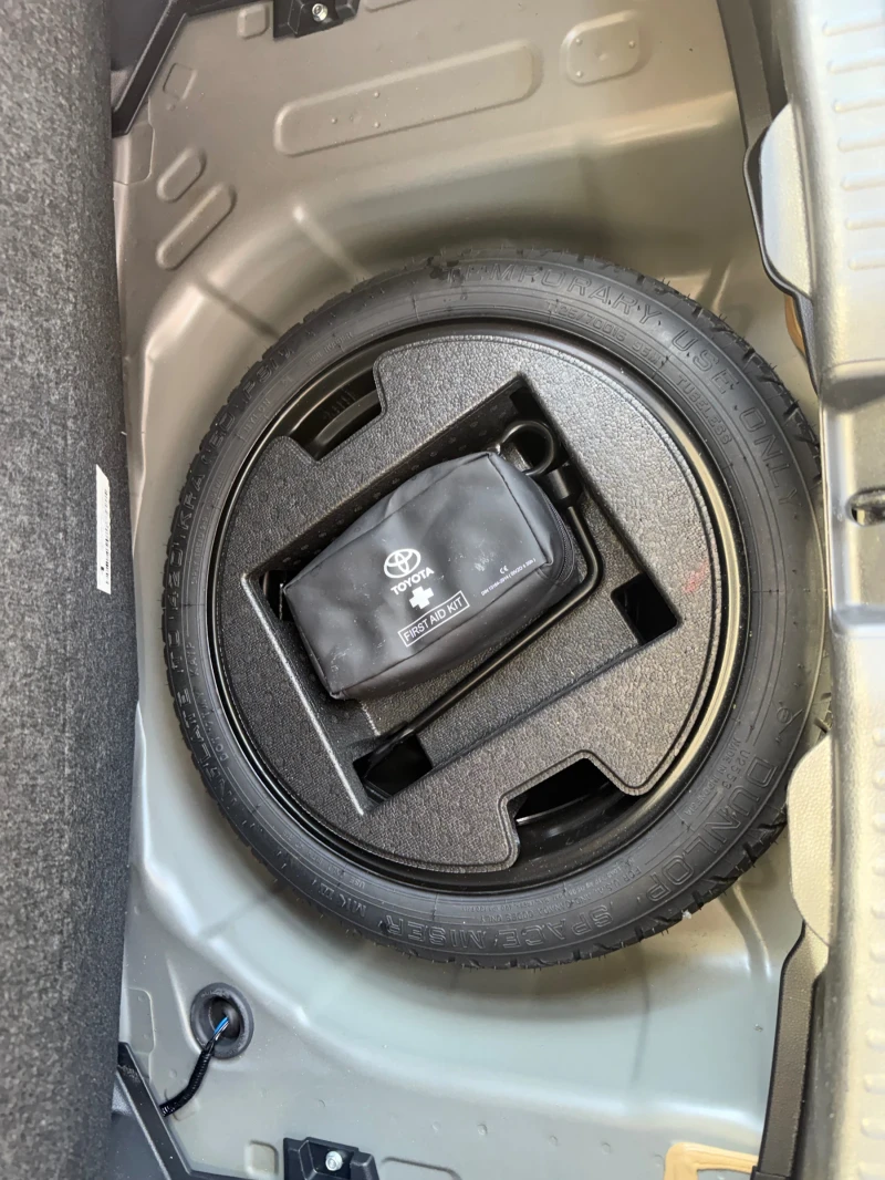 Toyota Yaris 1.5 HYBRID 92ps. СОБСТВЕН ЛИЗИНГ / ГАРАНЦИЯ, снимка 15 - Автомобили и джипове - 50785794